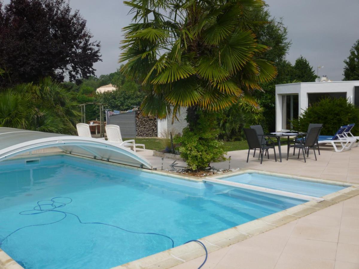 L'Eden Naturiste Spas Challans Exterior photo